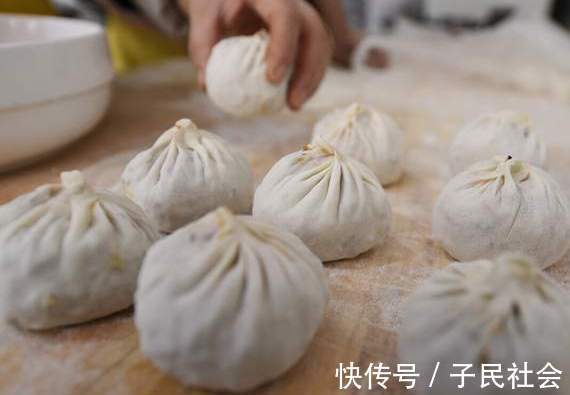 包子|蒸包子最忌直接上锅蒸,谨记3个窍门,包子又香又软不塌陷