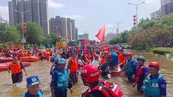 河南|救援日记：洪水无情人有情 风雨浸衣暖万家