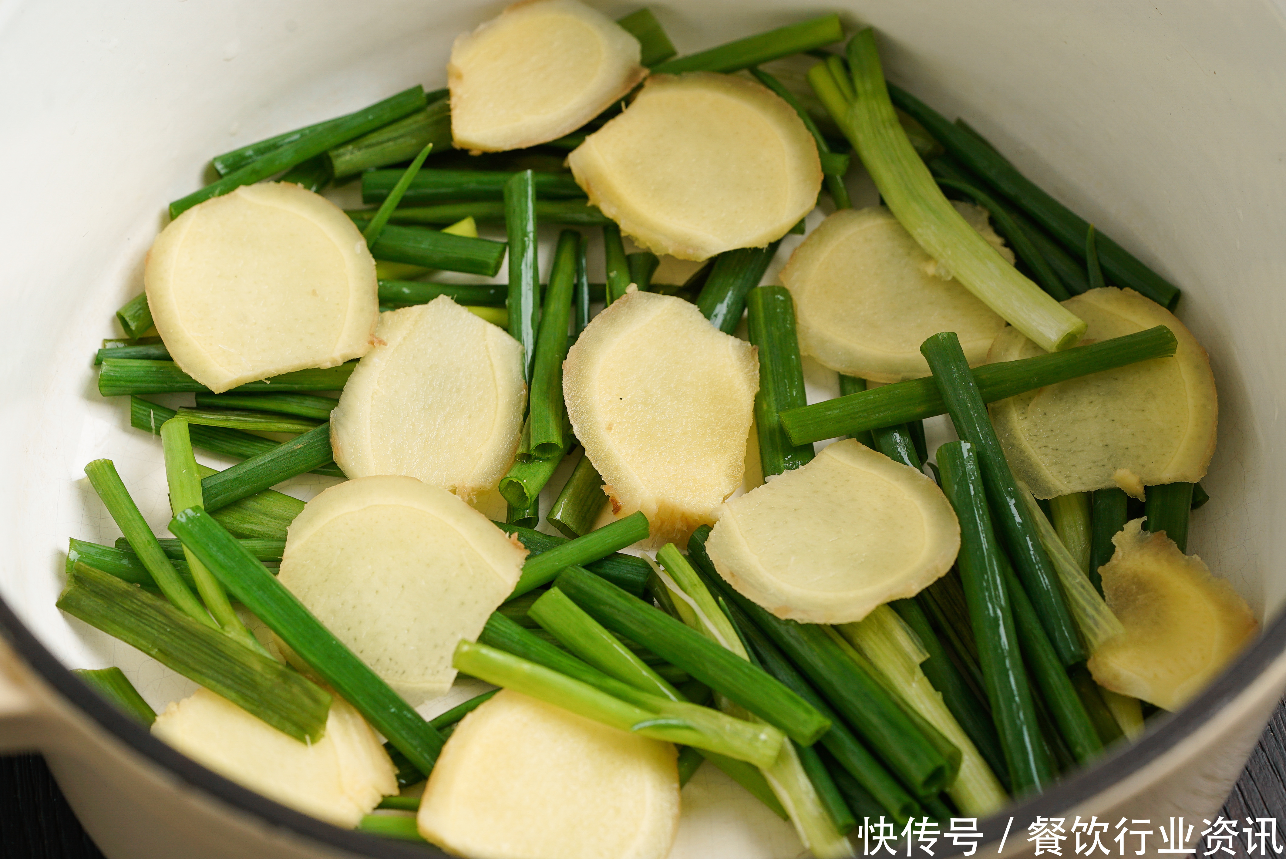  软烂|红烧肉的升级版东坡肉，绝对挑战你的味蕾！
