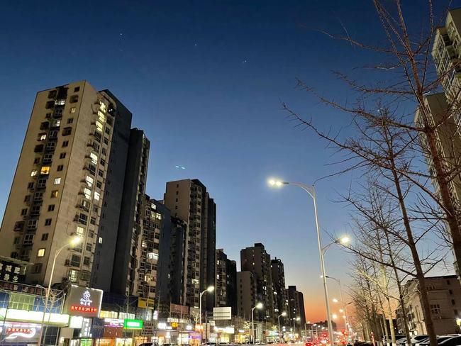 Iphone拍照灯光一条线