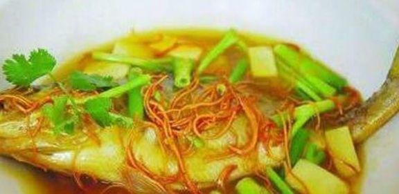 青椒回锅肉，葱烧黄花鱼，香辣胡萝卜丝，青椒炒腊肉