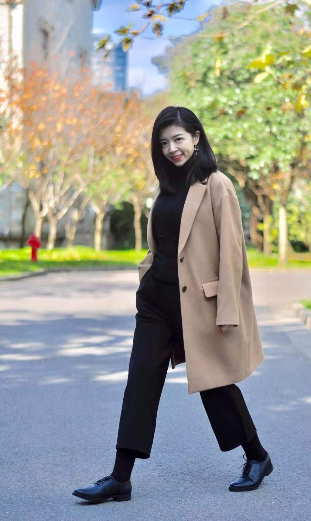 高级|秋冬穿驼色大衣时,学会三木博主这5种配色技巧,美得洋气不重复