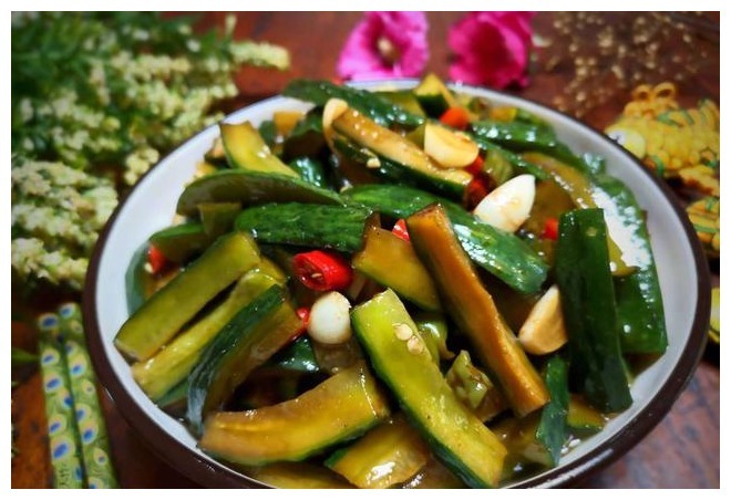 腌黄瓜又脆又绿窍门在这里,简单易学,口感清脆,吃着停不下来