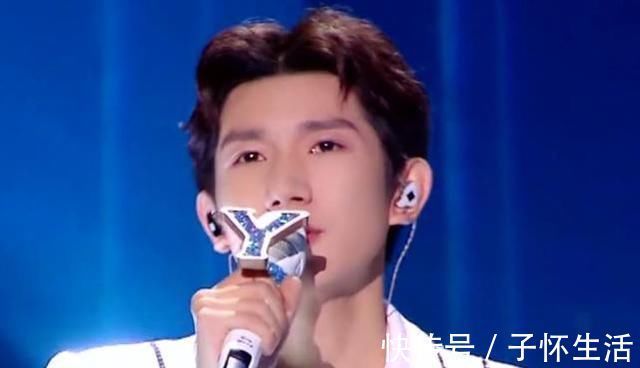 节目|王源录节目说错话,被常石磊提醒吓到瞪眼,随后救场台词获掌声