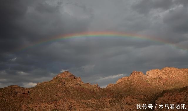 张掖甘州彩虹映照大峡谷