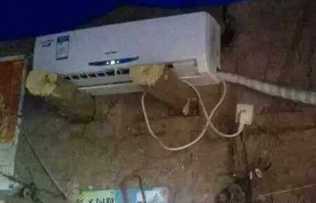 |搞笑图片幽默段子笑话狗狗瞧你很忧郁的样子啊,可别想不开呢