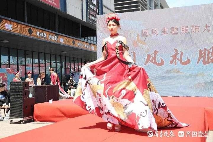 销售客流双增，泺口服装城五一迎来消费小高峰的背后