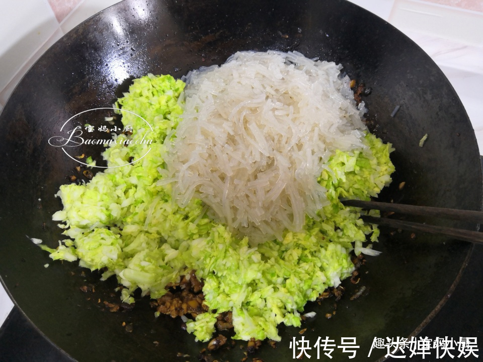 猪肉馅|蒸包子,此调馅法30年我都没换过,老好吃了,比肉包子还抢手