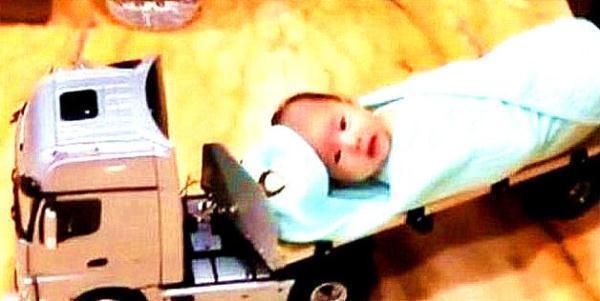 爸爸|爸爸在家带娃,妈妈不放心就突击检查,打开门看到这画面笑出了声