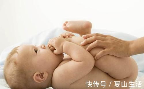 宝妈|3个月宝宝脊柱被扭伤，换纸尿裤的错误动作，究竟弄伤了多少孩子