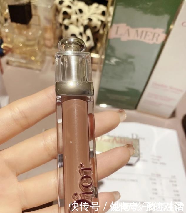 嘟嘟唇 氛围感美女唇妆是重点,口红谁都涂,配合小技巧颜值翻倍!