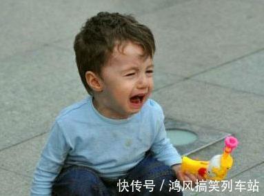 小高|2岁儿子总喜欢“嘟嘴”,外婆看到后立马送去医院,医生:来晚了
