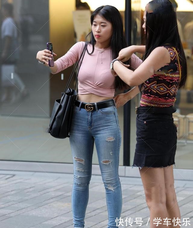 肚脐 露脐短衫粉色圆领长袖，既符合保守的设计，又适合夏季凉爽的穿搭！
