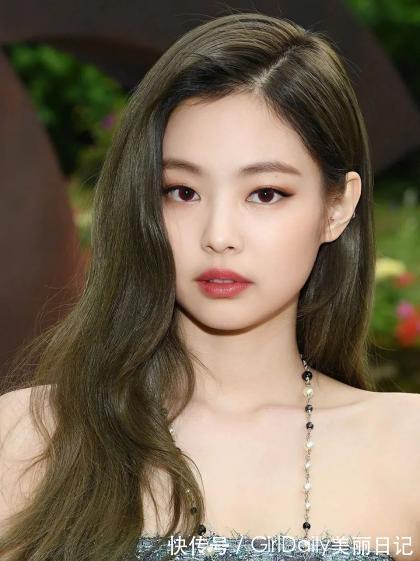 双马尾|学会这3款适合圆脸少女的夏日扎发,元气满满一整夏!