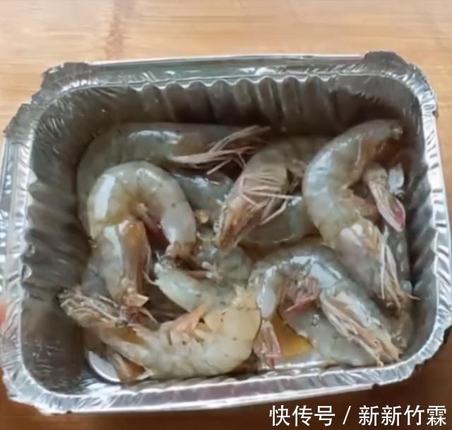 油炸|大虾又出新吃法了,不蒸不煮不油炸,不加一滴水不加一粒盐