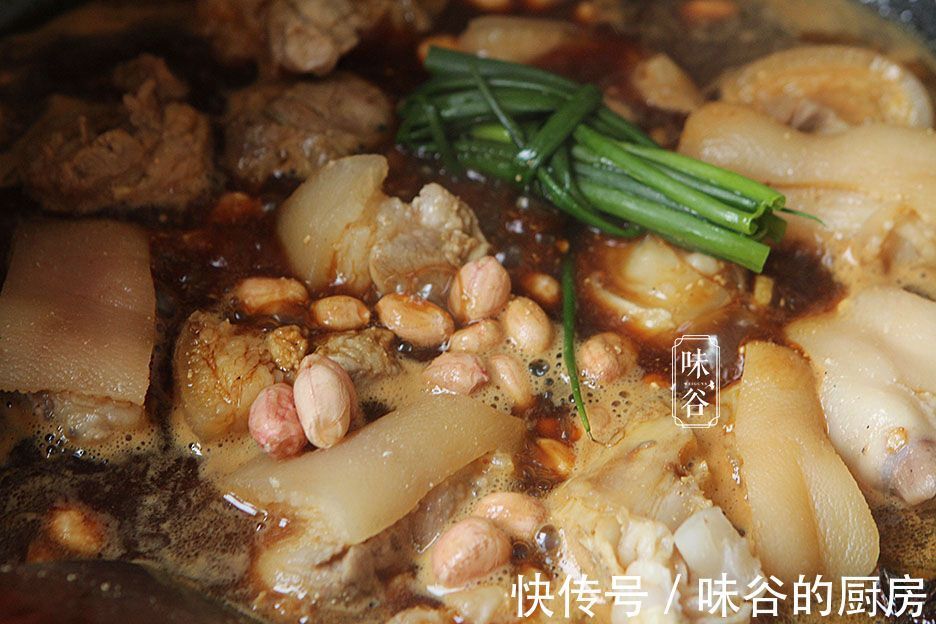 猪身上最美味的部位,和花生一起焖,鲜香营养,女人下饭男人下酒