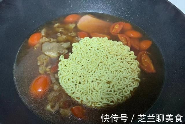 碗面|天冷早餐就馋这碗面，10分钟搞定，一碗下肚浑身都暖和，赞