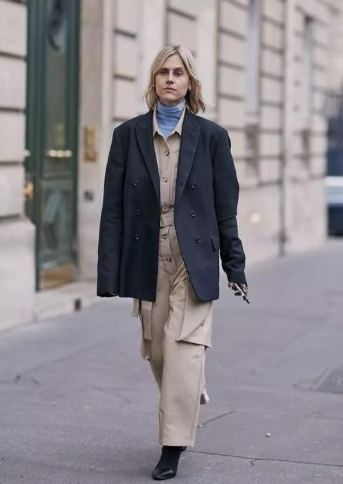 ?小黑裤不受宠了！今年最流行的裤子是“卡其裤”，谁穿谁好看！