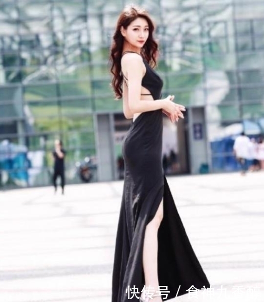 美目盼兮的美女,一件粉色背心配白色短裤,时尚性感迷人