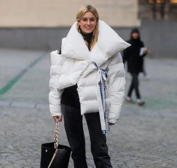  冬季，羽绒服里边搭什么？