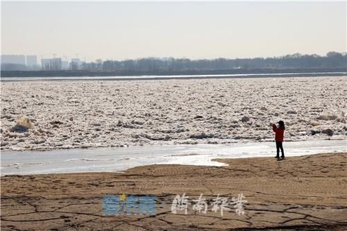 济南境内冰封黄河似玉带