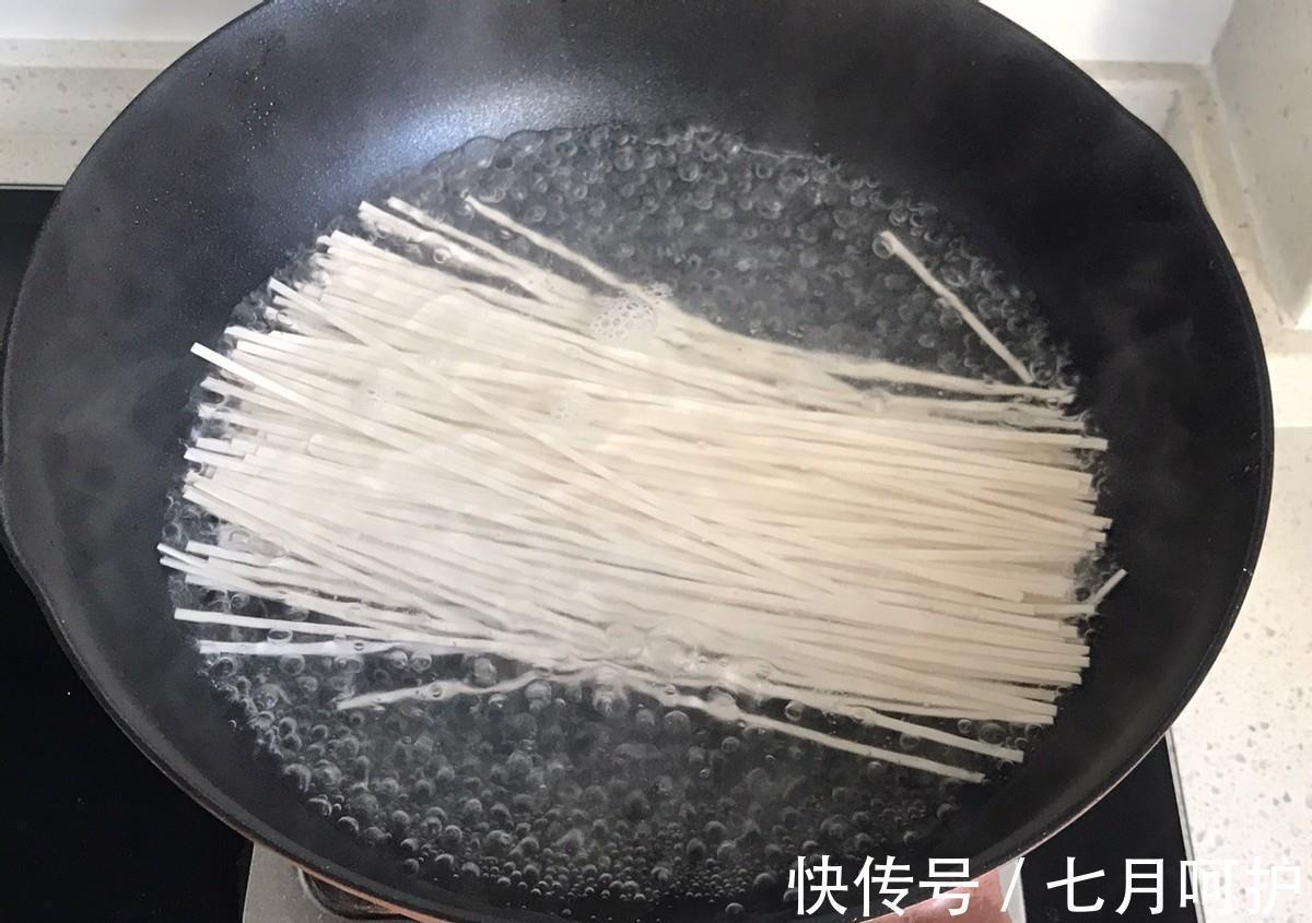 鲜肉|家常羊肉面的做法，简单快手，汤鲜肉嫩面条劲道，太过瘾了