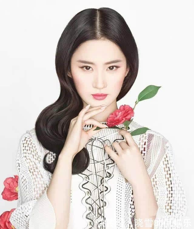 圆脸 女人过了48岁尽量少烫“大妈卷”,推荐这5种发型,时髦显气质呀