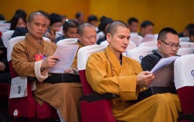 富婆@他是中国最帅的和尚，被百名富婆猛追，因一首歌遁入空门