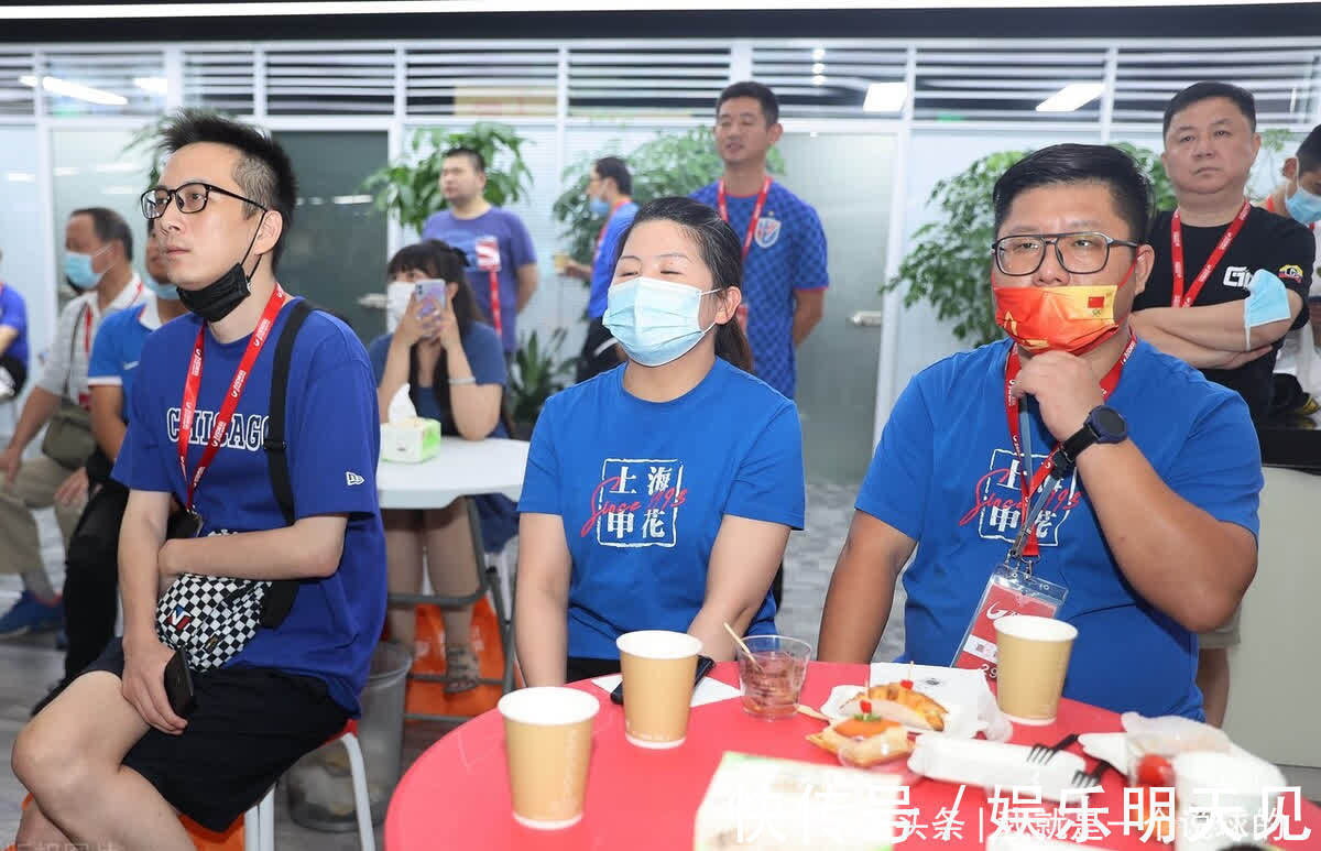 申花一线队|申花无缘争冠组后又遭打击，部分球迷倒戈，直接炮轰球员和管理层