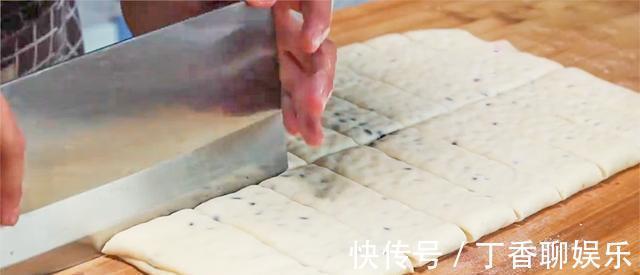 红豆|爱吃红豆饼别再出去买了，大厨教你在家做，外酥里诺太好吃了