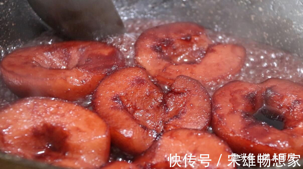 红酒不光炖牛肉好吃,还能煮梨,香气扑鼻,不用怕红酒喝不完了
