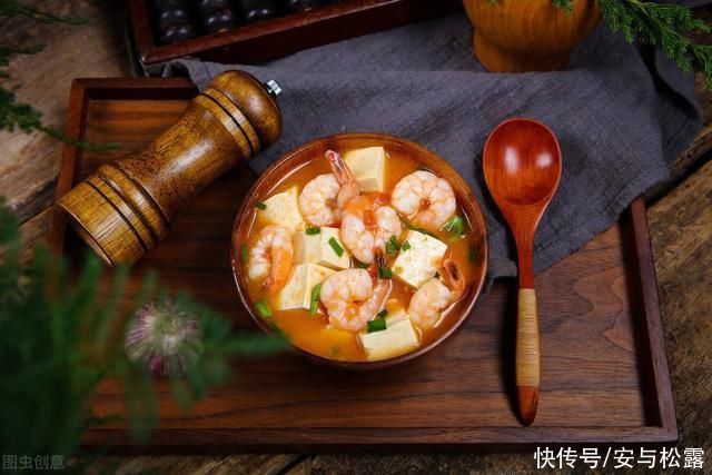蛋白质|啥也别说啦!补充一天的蛋白质，这一盘鲜虾豆腐煲就够啦