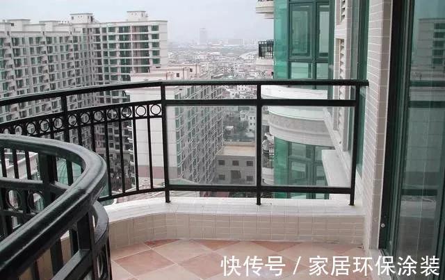尺寸|邻居家阳台多出2米，沾沾自喜到处炫耀，内行人：不加固会塌！
