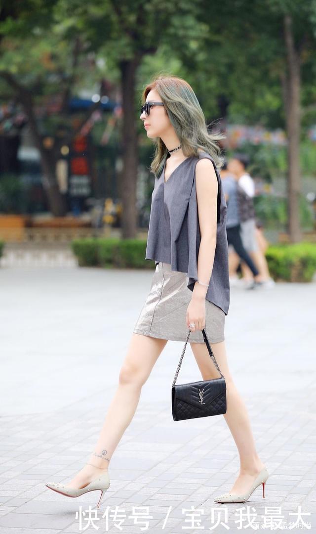 紧身|无袖背心搭配紧身包臀裙,女生的小心机,好看又显瘦