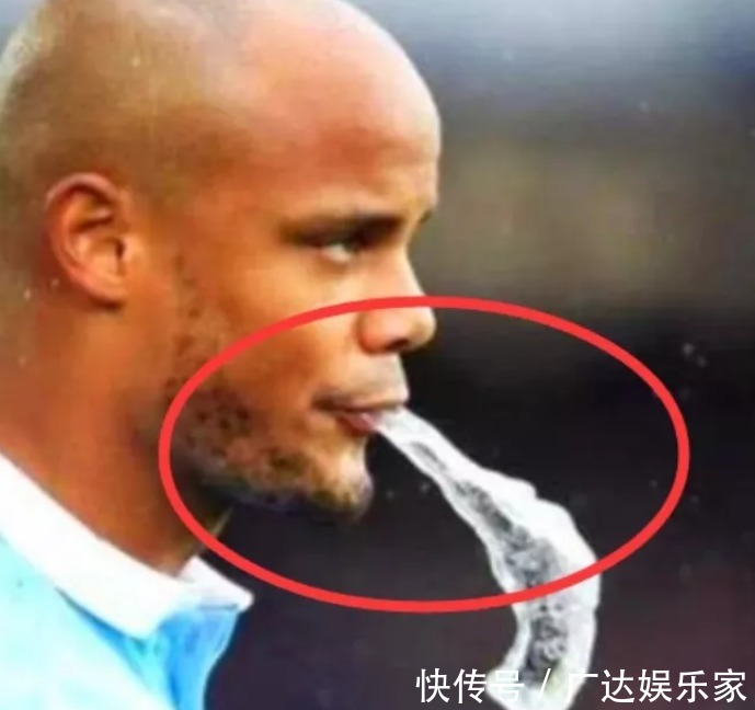 运动饮料|为什么足球运动员，运动饮料喝完还得吐出来球迷不吐你试试！