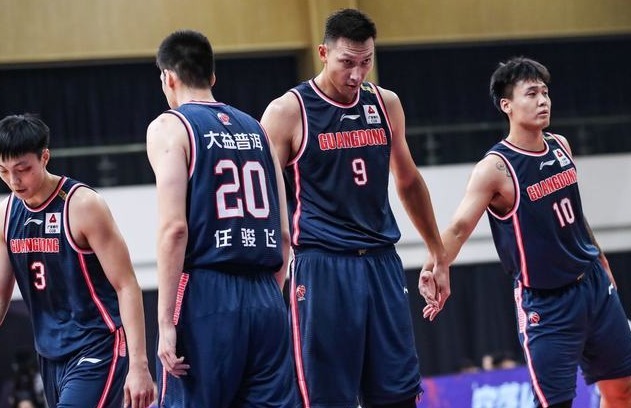 球队|易建联不愧是大哥!主动向杜锋提出要求,广东宏远离4冠不远了