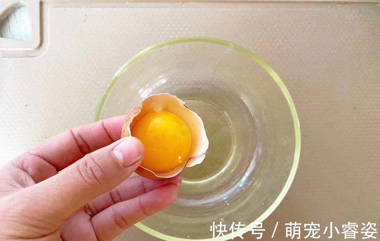 打蛋器|一出锅我家娃就急着要吃!味道酸甜,蓬松绵软,一口平底锅就能做