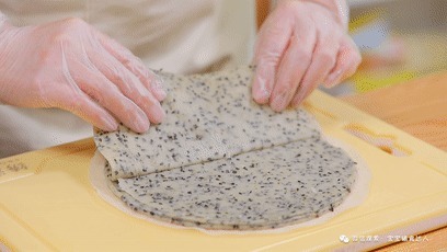 面粉里加1碗黑芝麻！1次能做十多个，包子也没有它香