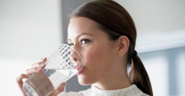 睡眠质量|想减肥的女人，睡前少做这3事，减少脂肪堆积，体重慢慢降下