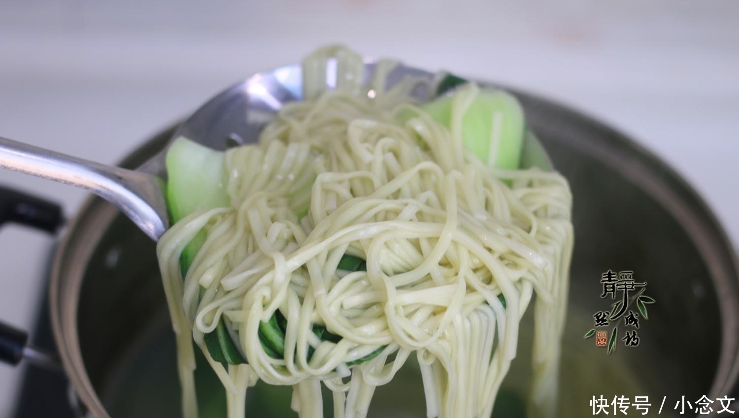 挂面最好吃的做法，不炒不焖，酸爽开胃超可口，越吃越喜欢