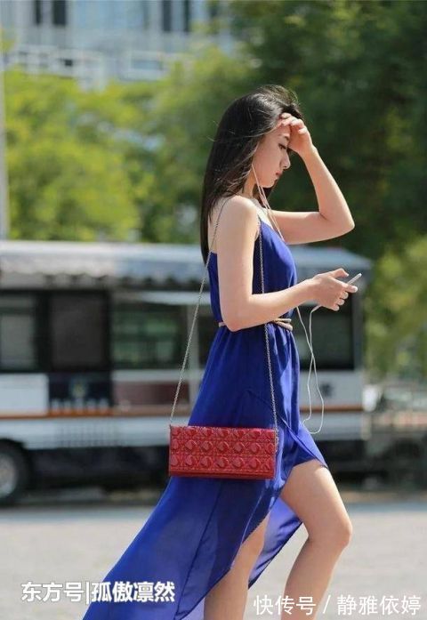 锁骨 小姐姐吊带裙大方秀出香肩锁骨,使得造型显得清爽又不失女人味