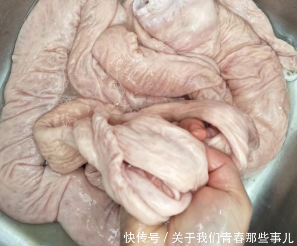 不用|洗大肠时,不用盐不用醋,换成这2样,10分钟洗干净,没有腥臭味