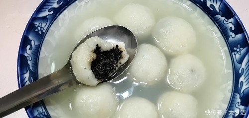 黑芝麻汤圆新做法，最后滚一下，煮时不破皮不露馅，香甜可口不腻