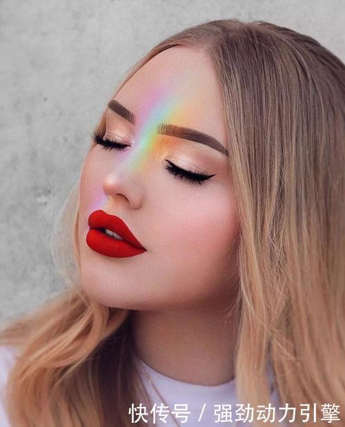 涂口红不掉色的小妙招