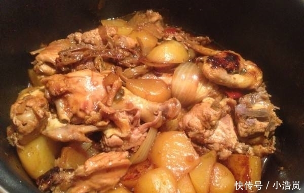炖鸡时,有人焯水,有人直接炖,正确的做法其实是此样的