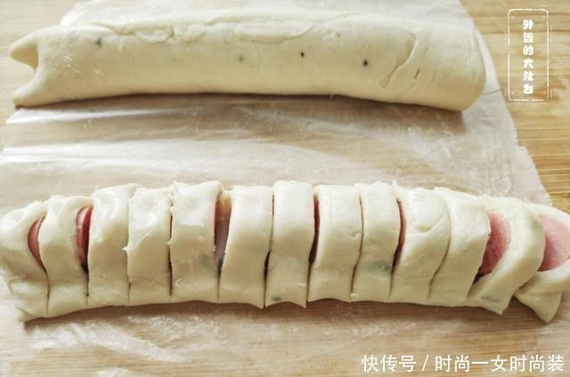 孩子最近迷上这早餐,比披萨汉堡好吃,几分钟就做好,总也吃不腻!