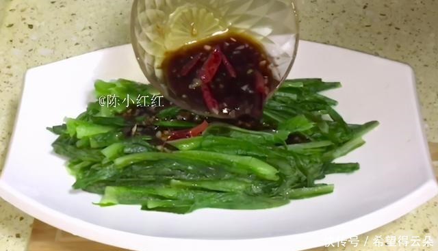 油麦菜不一样的吃法,好吃又简单,清淡爽口,我家经常这样做