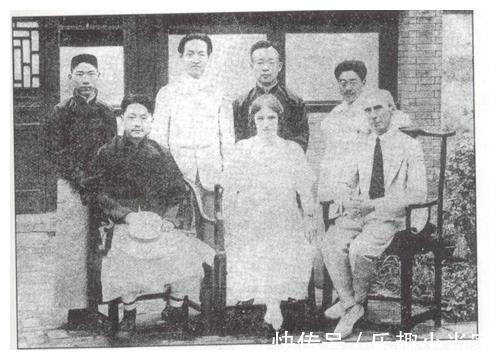 胡适!徐志摩死后,陆小曼靠张幼仪接济,可她娘家那么富有为何不相助?