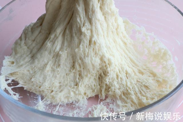 做法和馒头差不多，味道比馒头香、脆、甜、脆，当早餐吃还更营养