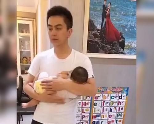 家长|萌娃不睡觉,爸爸一句话吓得娃扭头开始“装睡”,妈妈看后笑翻了